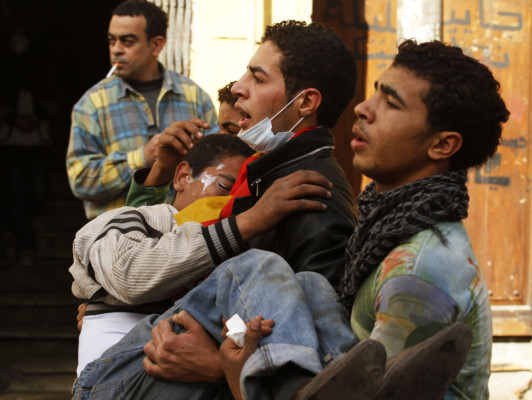 Corre la sangre en Egipto tras condenas a muerte por tragedia en estadio