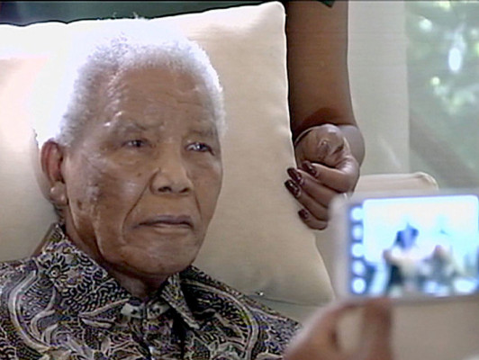 La televisión sudafricana difunde imágenes de Nelson Mandela