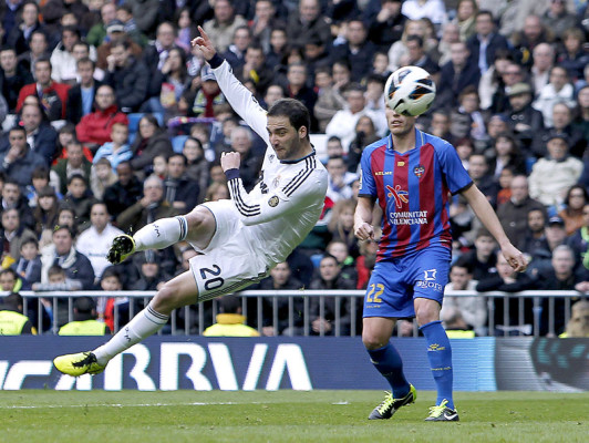 Higuaín lidera la remontada del Madrid
