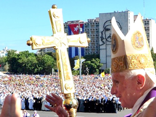Papa Benedicto XVI anuncia su renuncia por falta de 'fuerzas'