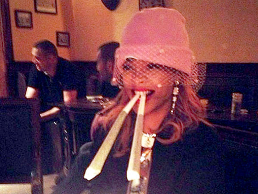 Polémicas fotos de Rihanna fumando marihuana