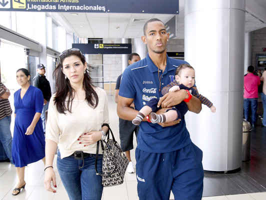 Selección de Honduras viaja a EE UU para amistoso con Perú