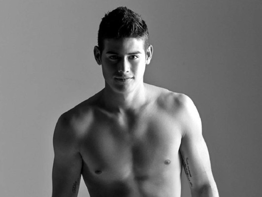 VIDEO: James Rodríguez modela ropa interior