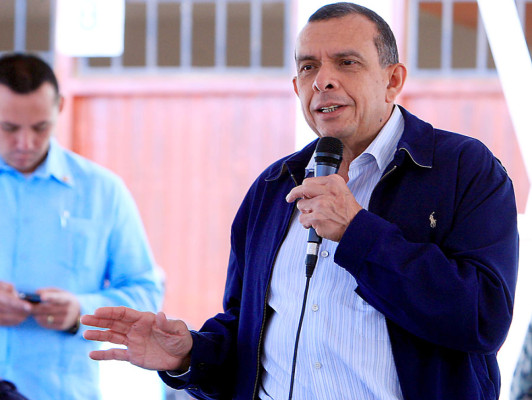 Presidente de Honduras arremete de nuevo