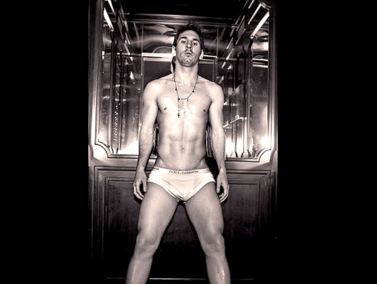 Messi muestra su lado sexy modelando calzoncillos