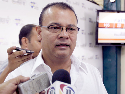 Pavón a favor de que homosexuales se casen