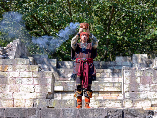 Celebraciones de fin de era maya inician en Honduras, Guatemala y México