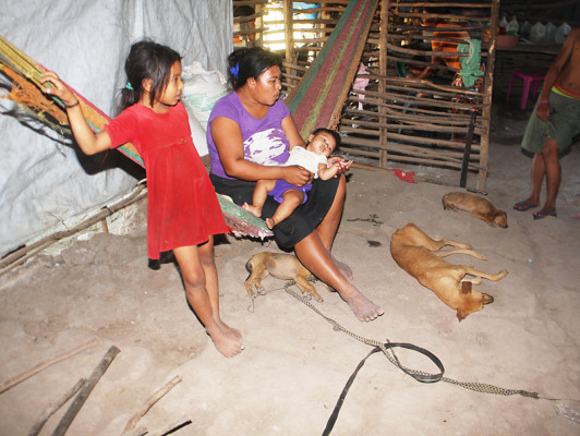 Tortillas y tomates, alimento de varias familias de Valle