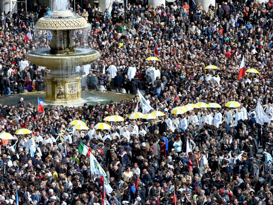 FOTOS: La multitudinaria asunción del Papa Francisco