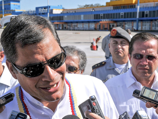 Chávez está 'con gran ánimo', dice presidente de Ecuador