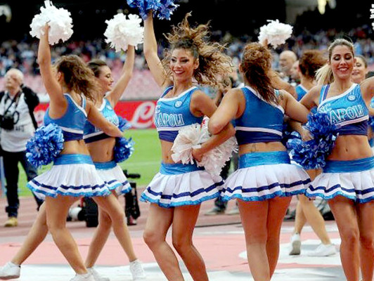 VIDEO: Las bellas porristas del Nápoles