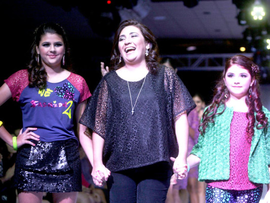 Lentejuelas llenan de brillo la pasarela de la SFW Honduras