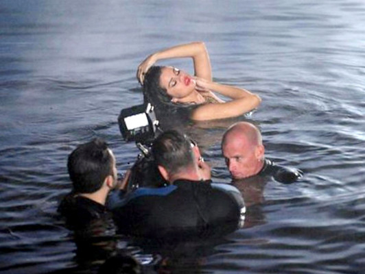 Selena Gómez se desnuda en su nuevo videoclip