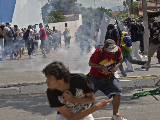 FOTOS: Violentos enfrentamientos previo al España-Italia