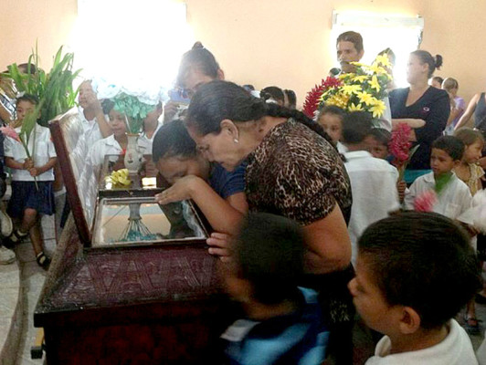 Entierran a niño asesinado en Olancho