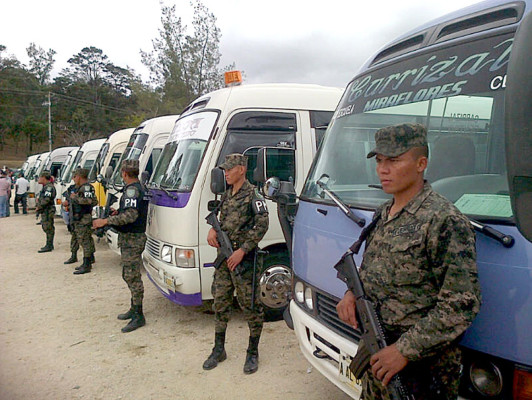 Decomisan 50 buses y 15 mototaxis