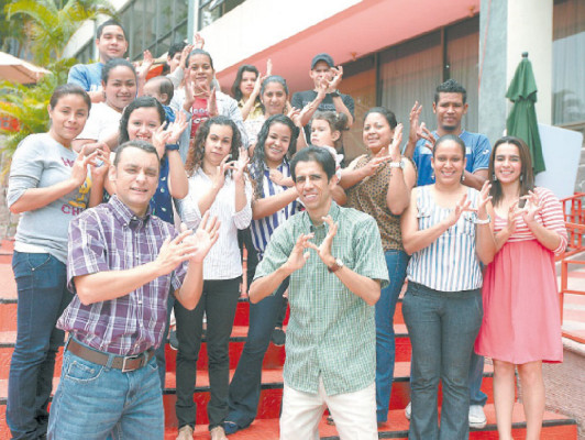 Sordomudos hondureños vencen el silencio con su fe en Dios