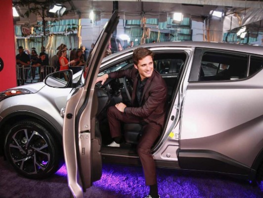 Tras confirmar protagónico de Luis Miguel, Diego Boneta presume su íntima amistad con 'El Sol de México'