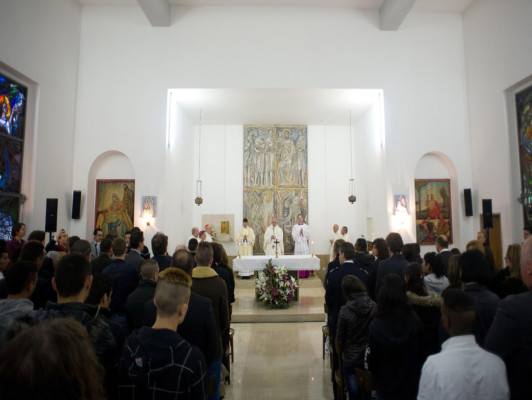 Papa lava y besa pies de detenidos en cárcel romana