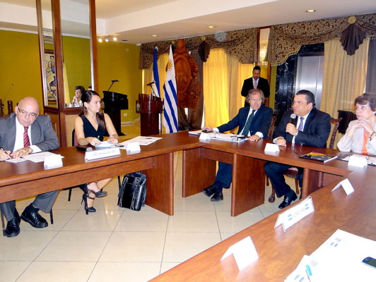 Uruguay presenta propuesta para invertir en Hondutel