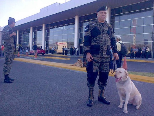 Fuerza interagencial se toma aeropuertos