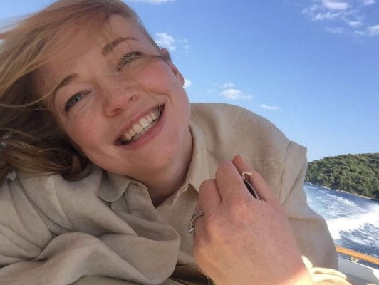 ¿Quién es Sarah Snook, la actriz de Succession que se casó con su mejor amigo?