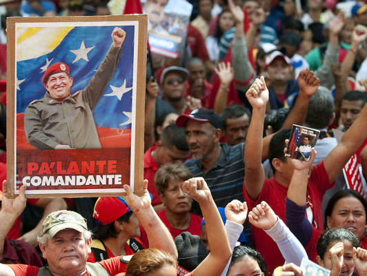 Maduro jura en nombre de Chávez como presidente