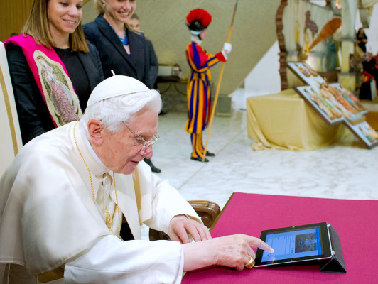 'Os bendigo a todos de corazón', primer tweet papal