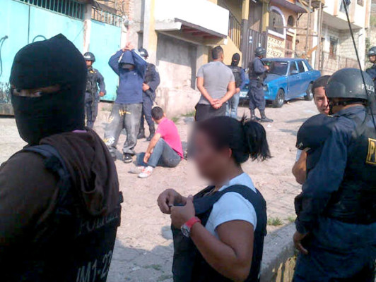 Tres detenidos deja operativo conjunto en Reparto por Abajo