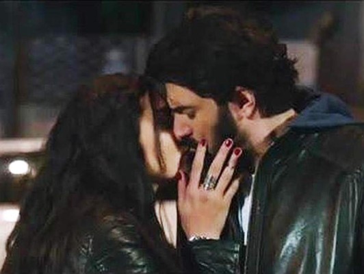 Polémica por beso 'erótico' en novela turca