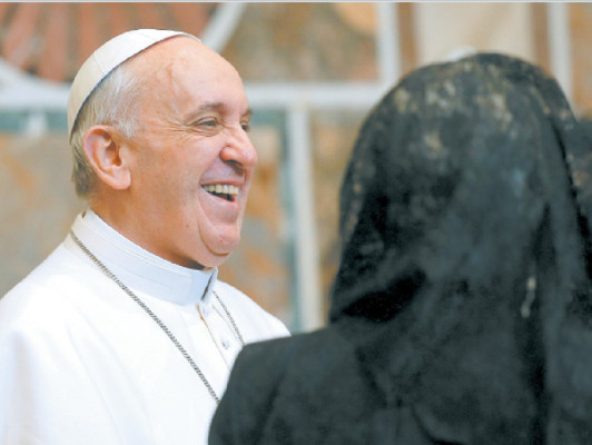 Papa Francisco promete luchar contra pobreza