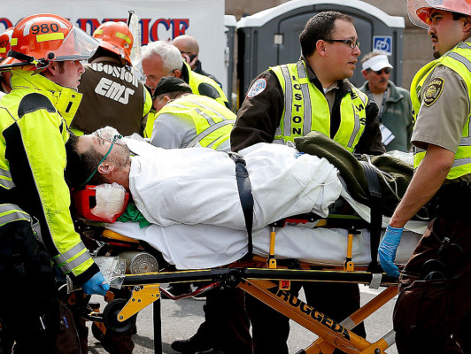 Tres muertos y más de 100 heridos por explosión en maratón de Boston