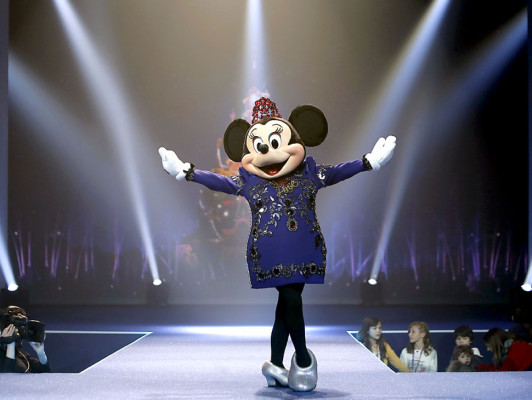 Minnie crece y cambia de vestido
