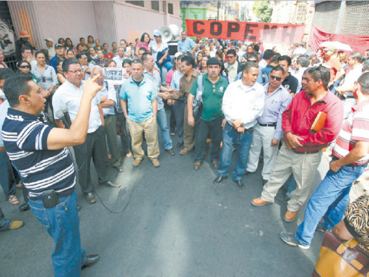 Magisterio anuncia paro de labores