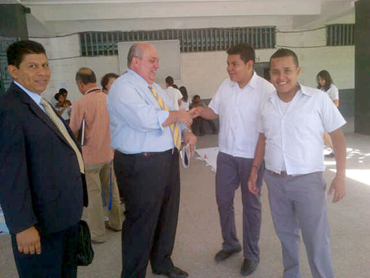 Director destituido ingresa al Central Vicente Cáceres