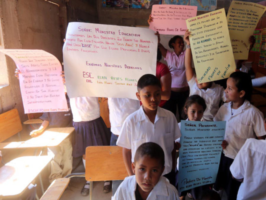 Se niegan a enviar un maestro a escuela