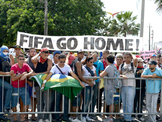 FOTOS: Violentos enfrentamientos previo al España-Italia