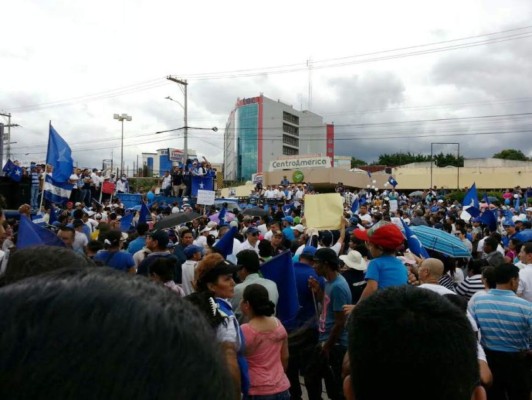 Nacionalistas marchan en Tegucigalpa y Comayagua