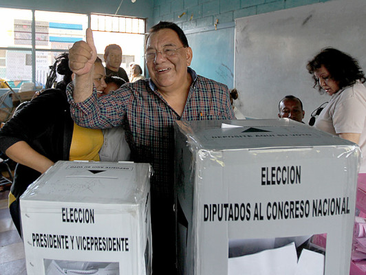 Candidatos y alcaldes votan