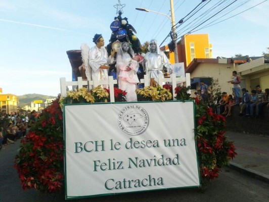 Honduras: Colorido desfile de carrozas