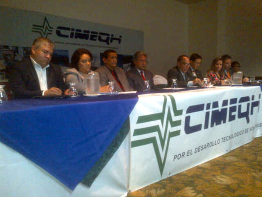 Ingenieros presentan propuesta a partidos políticos