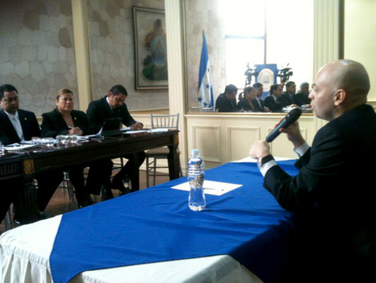 Candidatos a fiscal general y adjunto fueron sometidos a audiencias