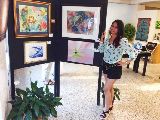 Artista hondureña promueve el arte en el norte de Florida