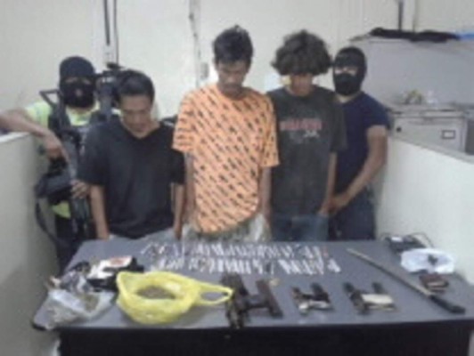 Con armas y droga detienen a presuntos mareros de la 'MS-13'