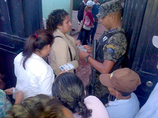 Honduras: Ambiente festivo previo a inicio de votación