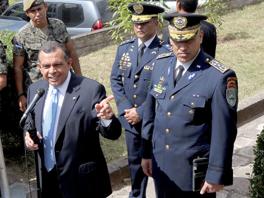 Presidente de Honduras no saldrá del país