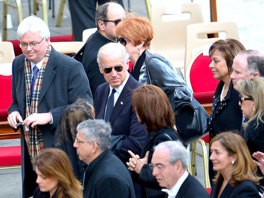 Papa Francisco inicia su era pontificia por los pobres