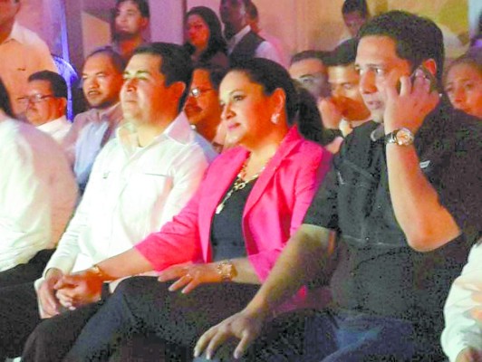 JOH asiste a noche cultural en El Progreso