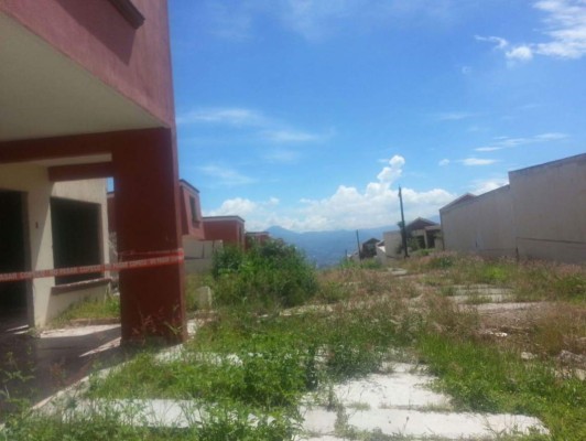 Acordonan zona de riesgo en Ciudad del Ángel