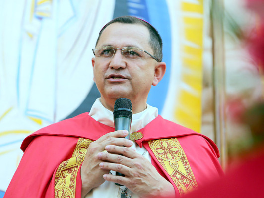 Obispo desmiente operación al cardenal